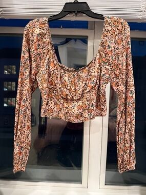 wild fable Pink Floral Scoop-Neck Long Sleeve Crop Top